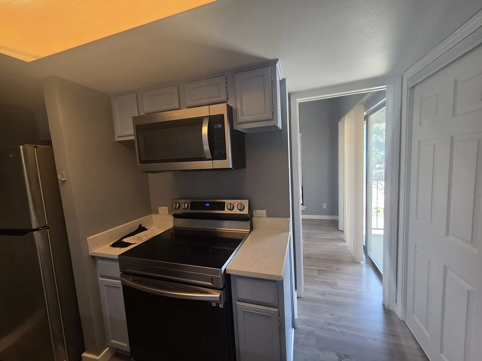 2 bed, 669 sqft, $1,350 — Photo 2