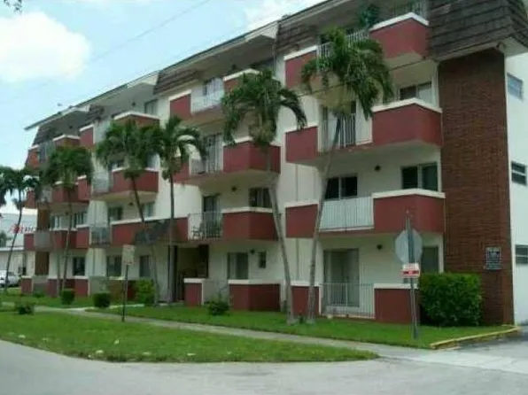 680 Miller Dr #402, Miami Springs, FL 33166