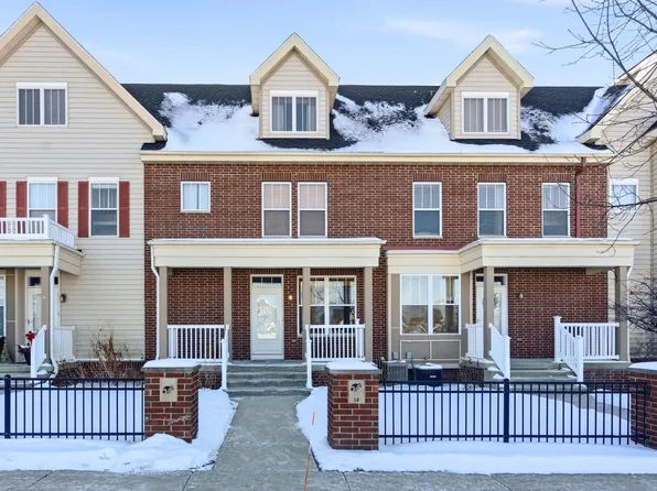 14 S Gardens Way, Fitchburg, WI 53711