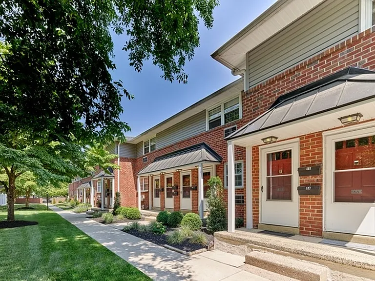 Gladmar-Court-Haddon-Heights-Apartment-Exterior (6)