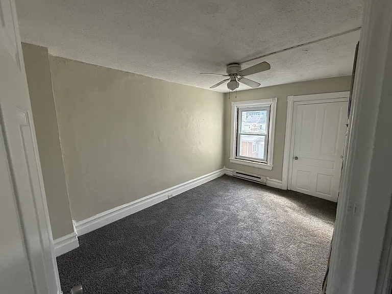 142 W Sycamore St — Photo 7
