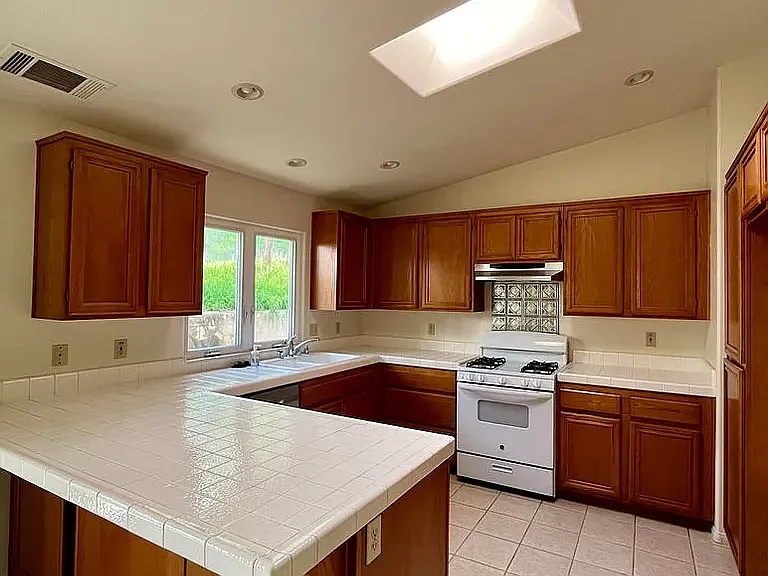 153 Las Flores Dr — Photo 5