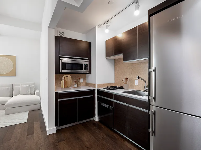 116 John St #2112 — Photo 4