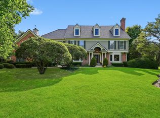 15 S Wynstone Dr, North Barrington, IL 60010