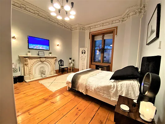 Rented by Brooklyn Real Inc | media 11