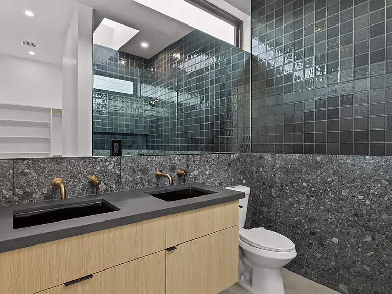 3601 E Coronado Rd #1 — Photo 19