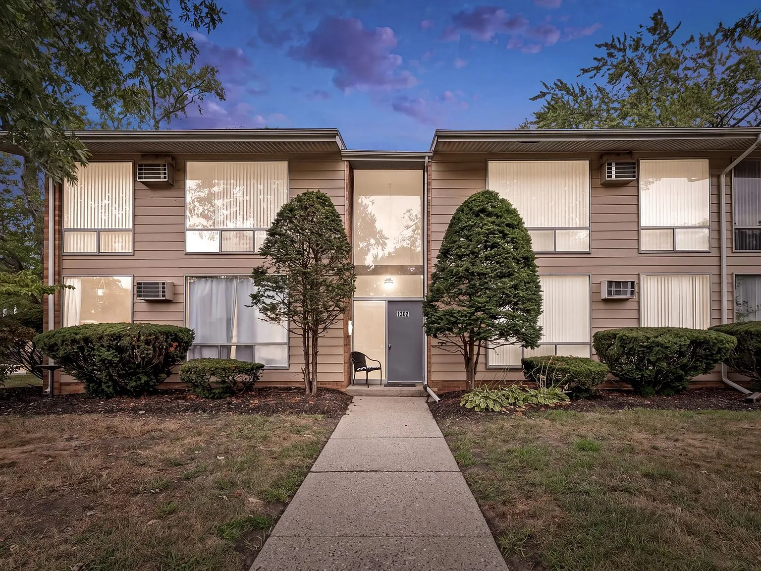 Lincoln Apartments — Photo 4
