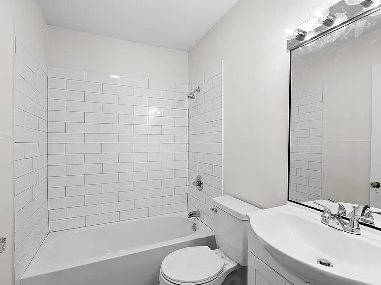 3311 Arlington Dr — Photo 2
