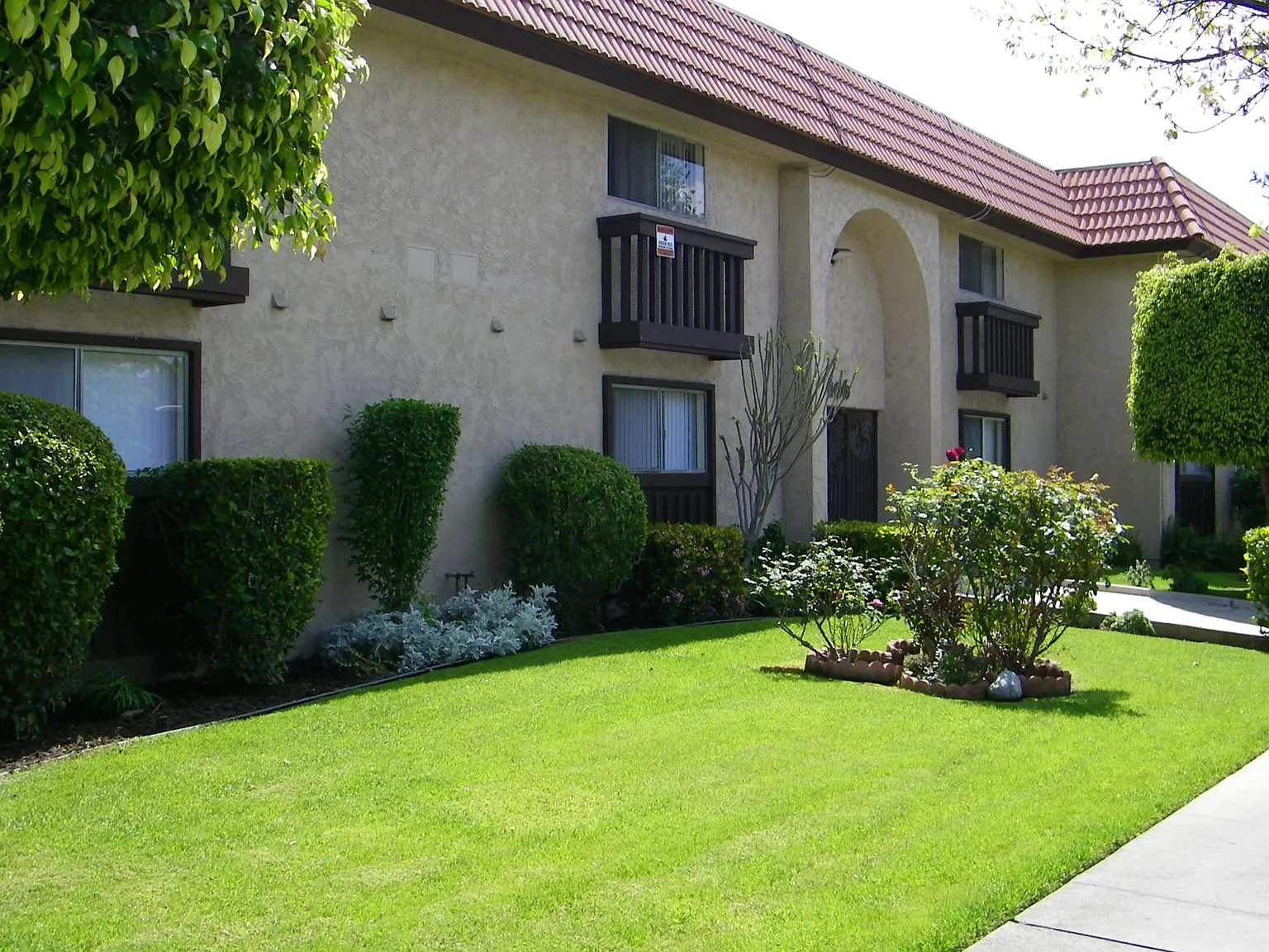 Whittier Santa Fe Apartments — Photo 1