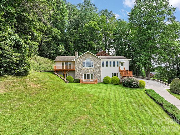 2nd image of 415 Knollwood Dr