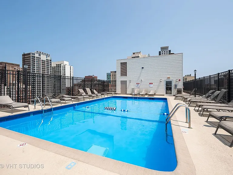 450 W Briar Pl #11M — Photo 11