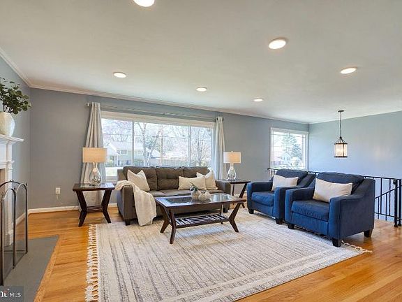5th image of 8309 W Boulevard Dr