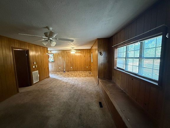 2nd image of 1908 W Walnut St
