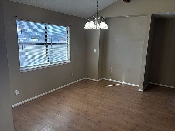 5th image of 314 Fawn Hill St