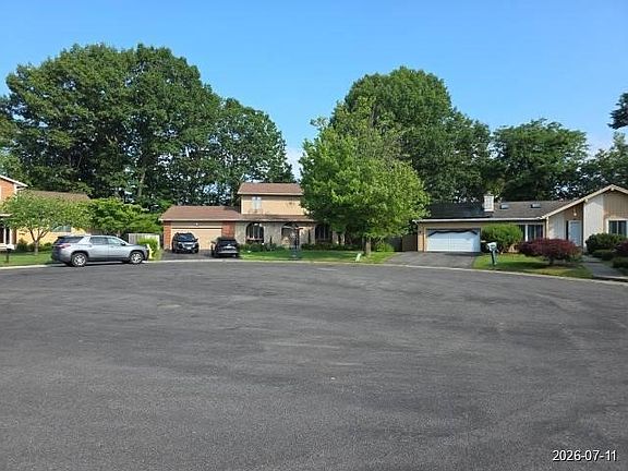 3rd image of 125 Granada Cir