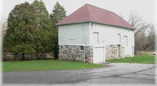 3rd image of W302N1694 Maple Ave