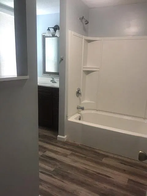 2 bed, 2296 sqft, $960 — Photo 4