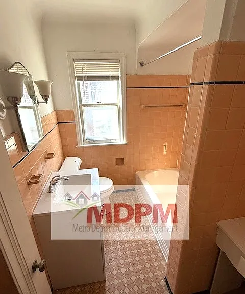 14150 Fairmount Dr #2 — Photo 5