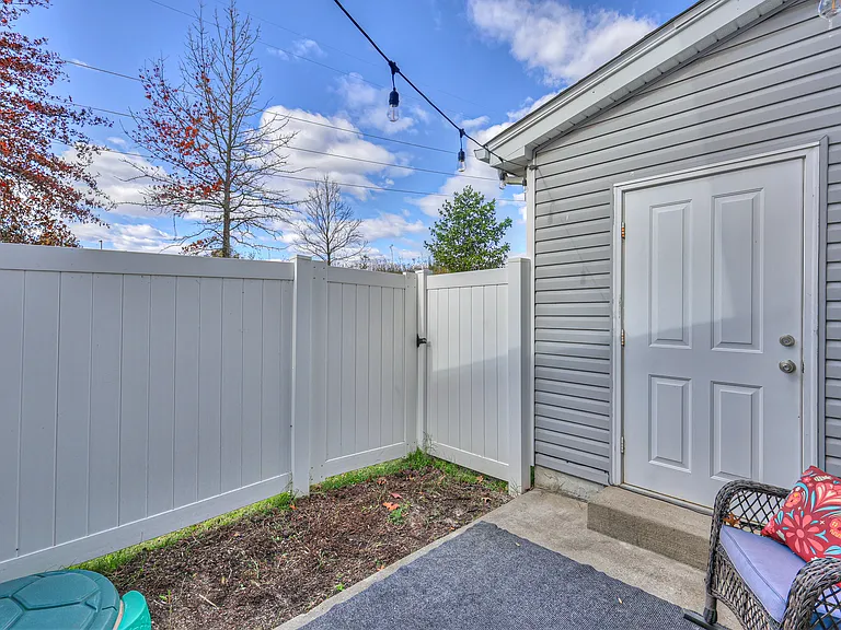 589 Bradburn Village Cir — Photo 31