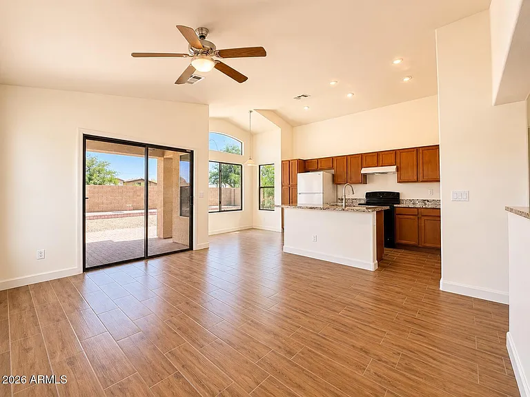 5256 W Pleasant Ln — Photo 6