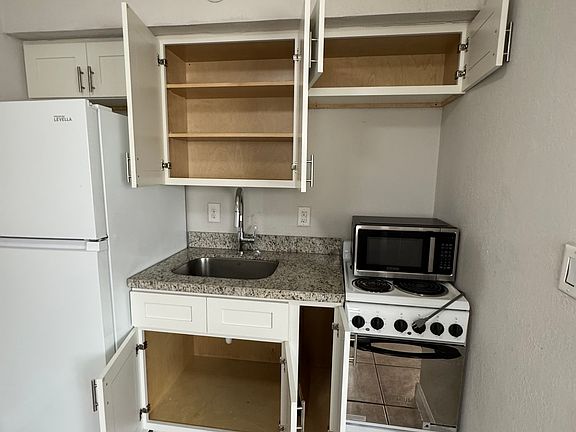 4th image of 2452 Stella St APT 204