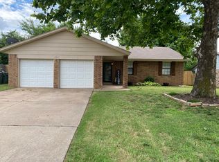 404 Brighton Dr, Edmond, OK 73003