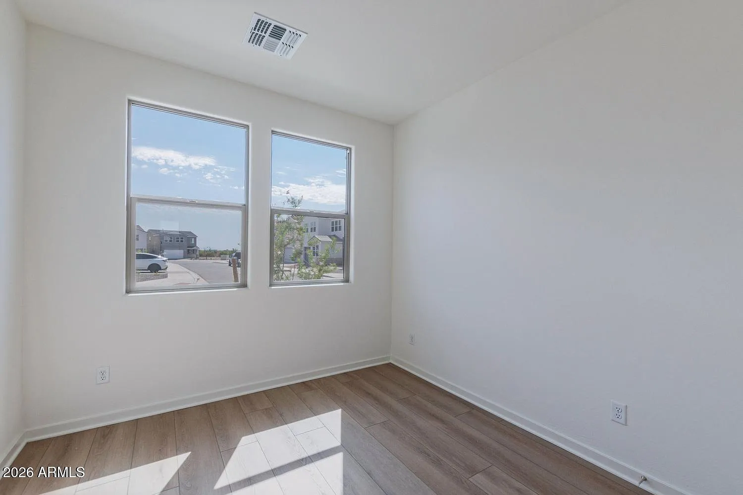 4 bed, 2.5 bath, 2201 sqft, $3,900 — Photo 3