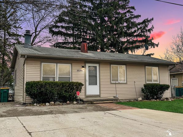 35381 Dern Dr, Brownstown, MI 48173