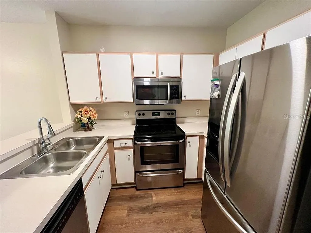 3 bed, 3.0 bath, 1559 sqft, $2,250 — Photo 4