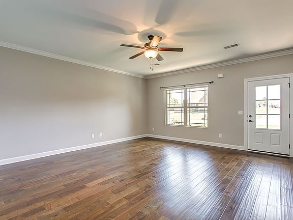 4th image of 526 Sapphire Dr