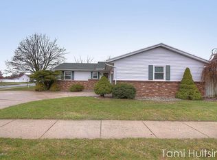 4617 Blackfoot Dr SW, Grandville, MI 49418