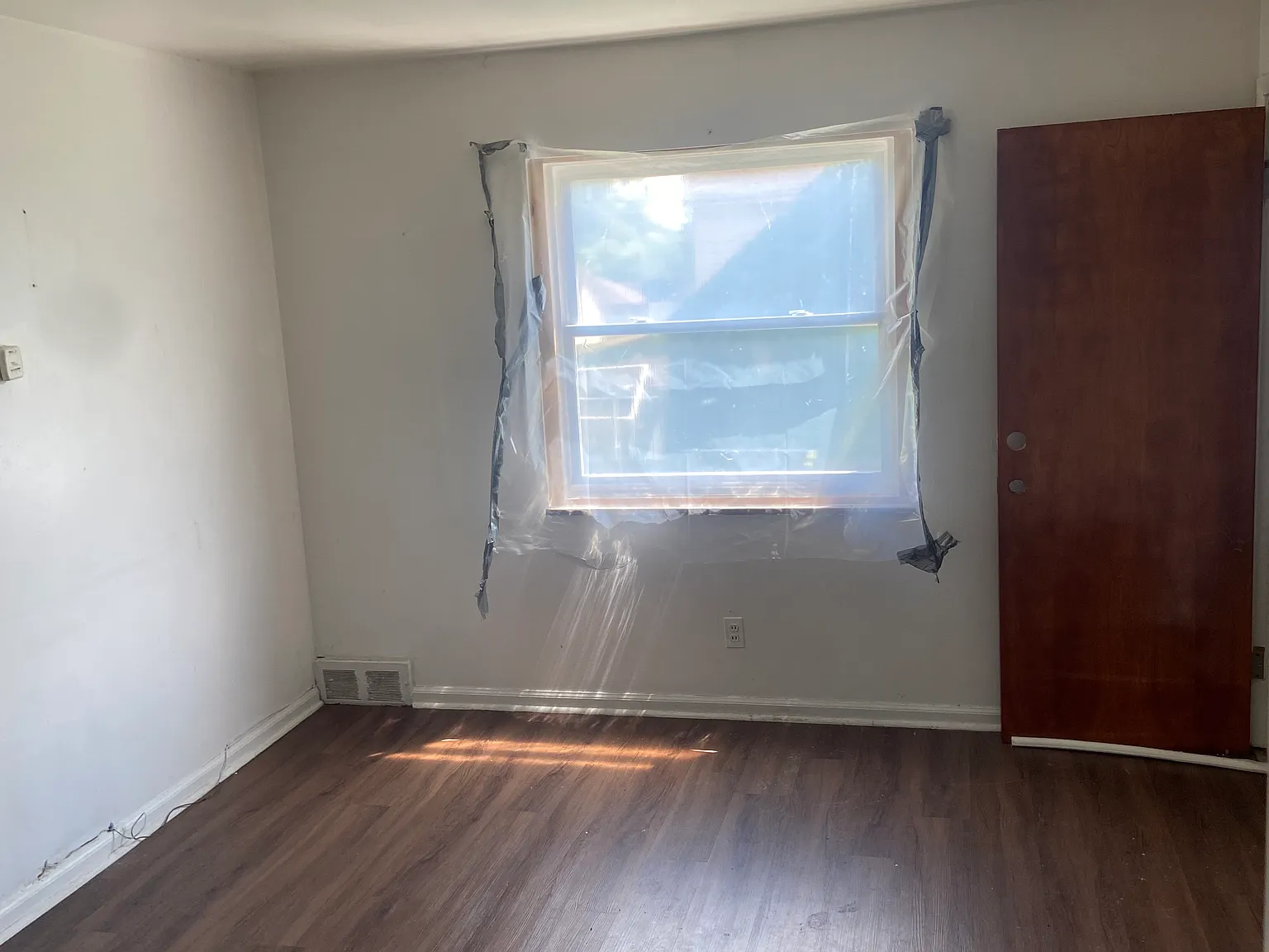 2 bed, 2027 sqft, $1,050 — Photo 2