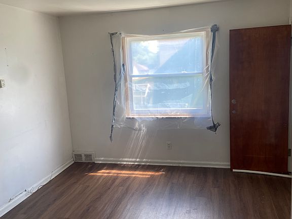 3rd image of 15250 Forrer St