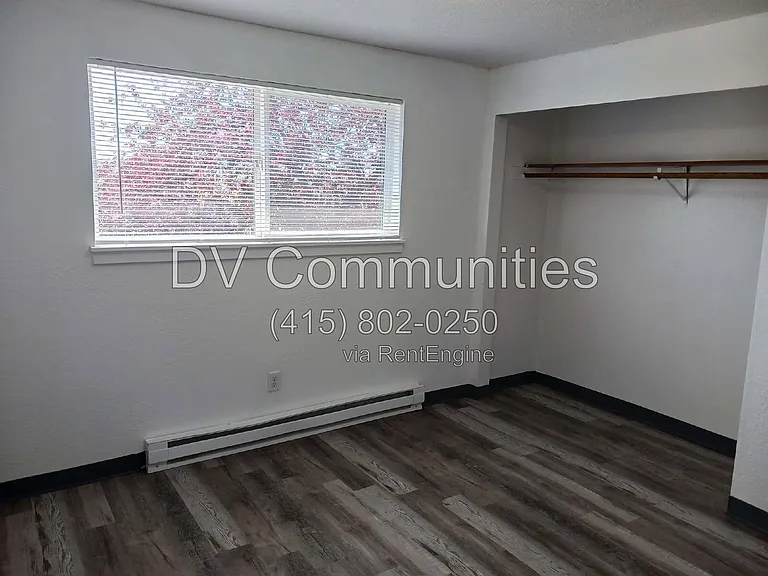 389 NE 10th St #12 — Photo 12