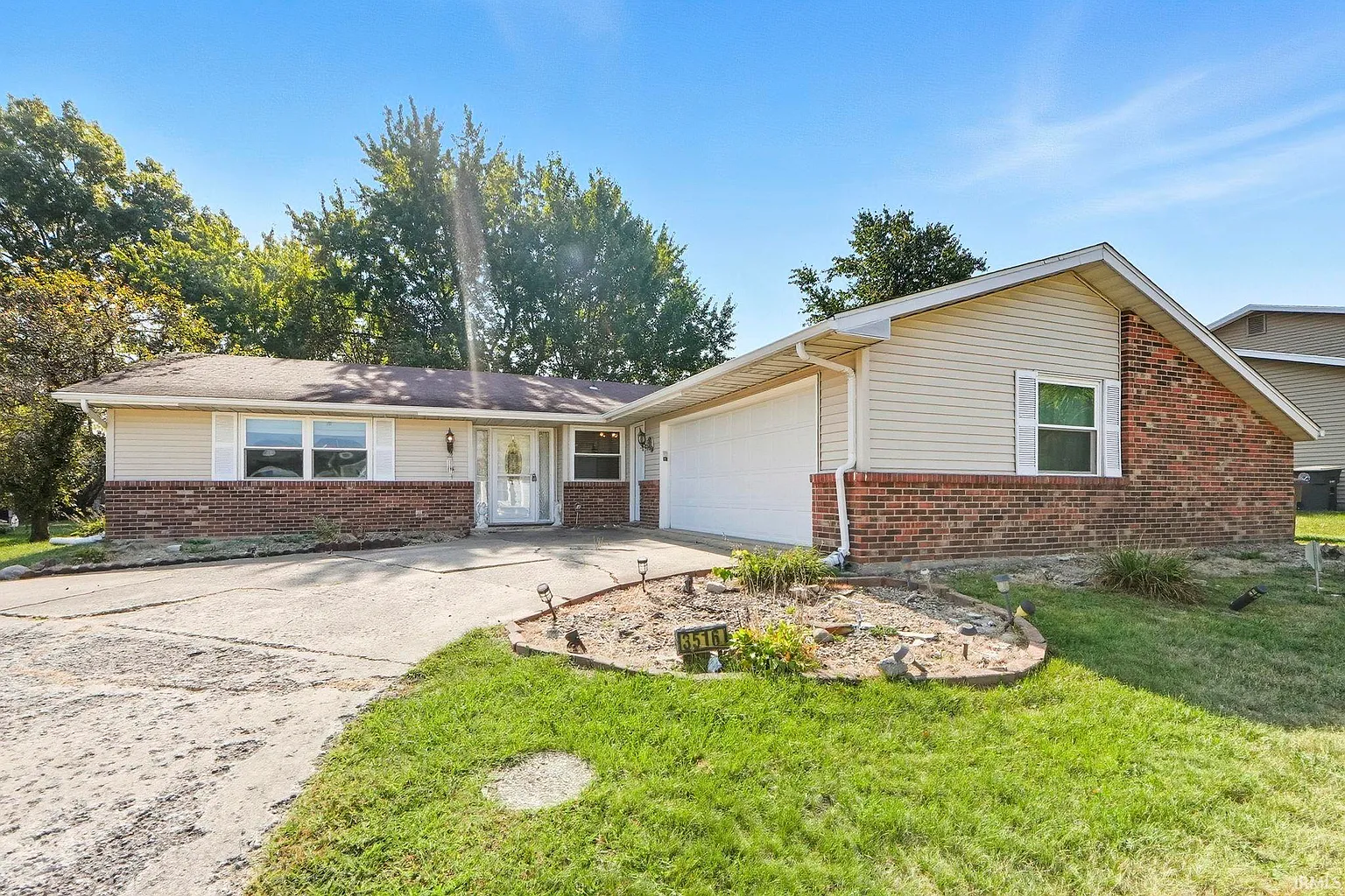 3516 Debeney Dr photo 1
