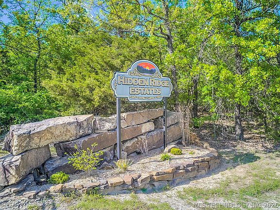 5th image of 1073 Hidden Ridge Rd