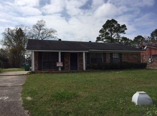 5645 Rose Dr, Moss Point, MS 39563