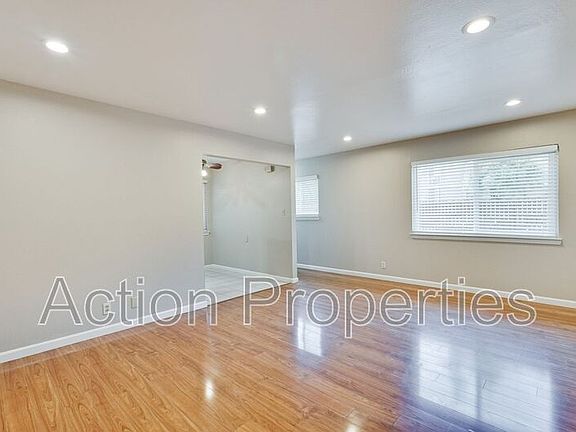 4th image of 685 Foxtail Dr #2
