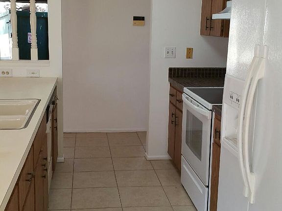 4th image of 2297 E Orangehill Ave