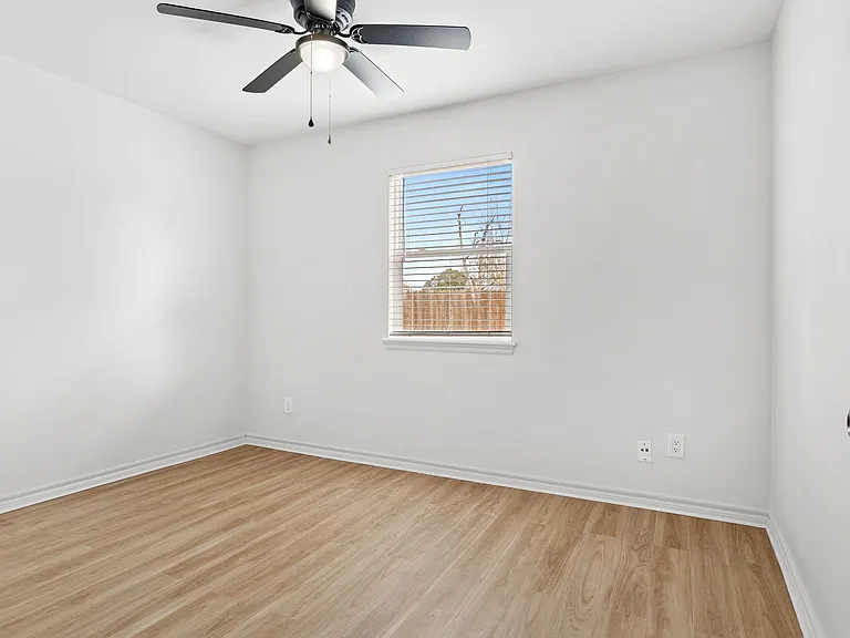 Legacy @64th — Photo 81