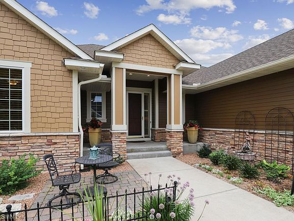 3rd image of 2914 Aspen Lake Dr NE