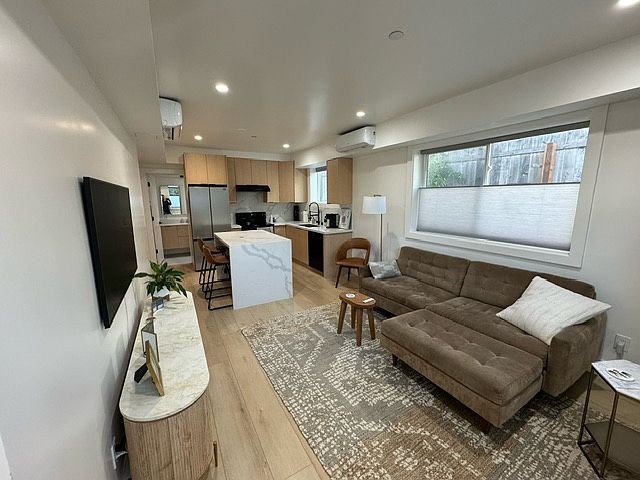 1st image of 19 Knoll Ln #19