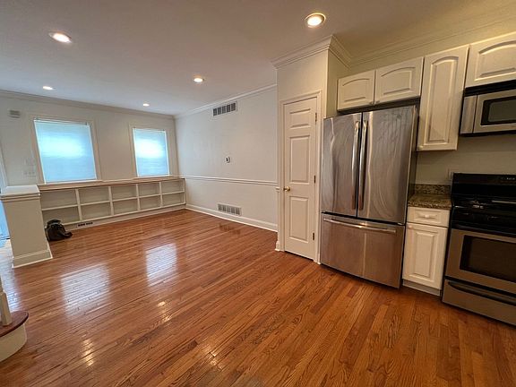 3rd image of 1007 S Chadwick St