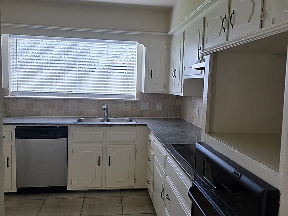 2nd image of 638 Woodhaven Pl