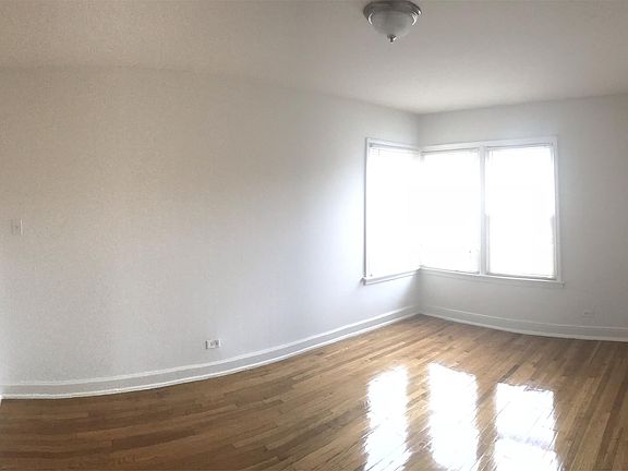 4th image of 9144 S Bishop St #2