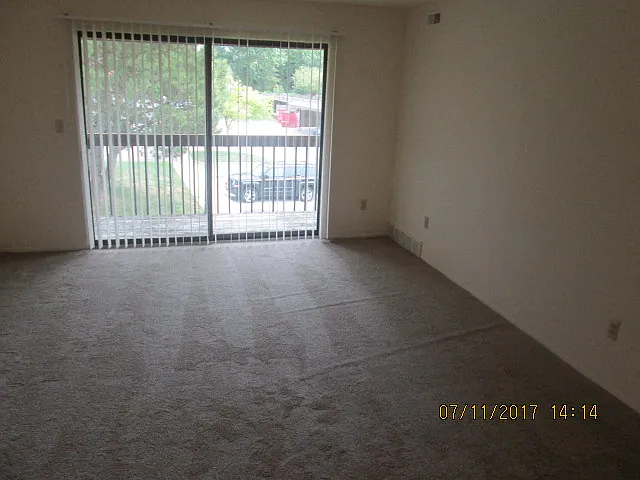 Eastwood Village Apartments — Photo 41