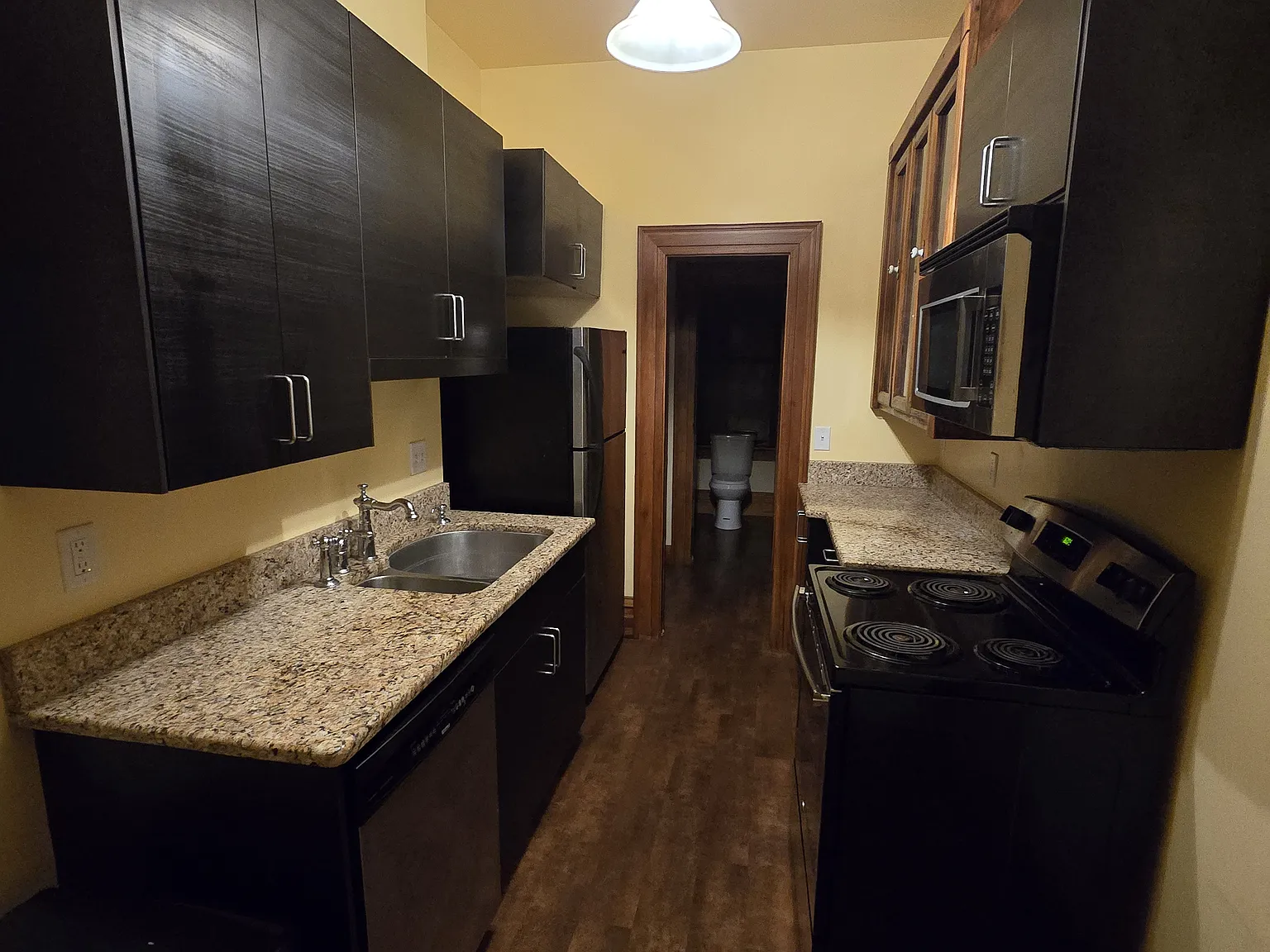 1 bed, 800 sqft, $1,200 — Photo 3