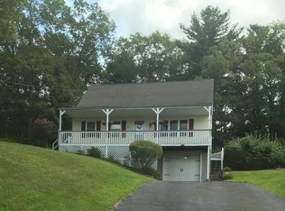 52 Stony Brook Dr, Southbridge, MA 01550