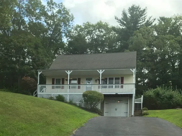 52 Stony Brook Dr, Southbridge, MA 01550