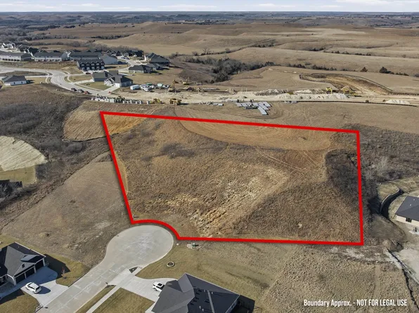 5409 Macnaughten Dr, Manhattan, KS 66503